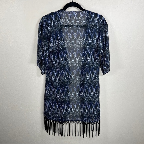 NEW SMALL LULAROE BLUE WHITE SHRUG SHAWL FRINGE ACCENT BOHEMIAN BOHO KIMONO - Picture 2 of 9
